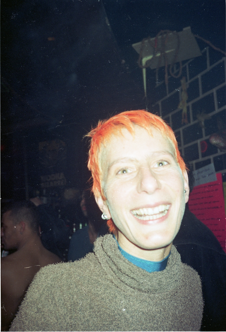 ANFANG BEGINNING_photo by Christian Stemmler_A friend saying hi at Piepshow in KitKatClub, January 1996